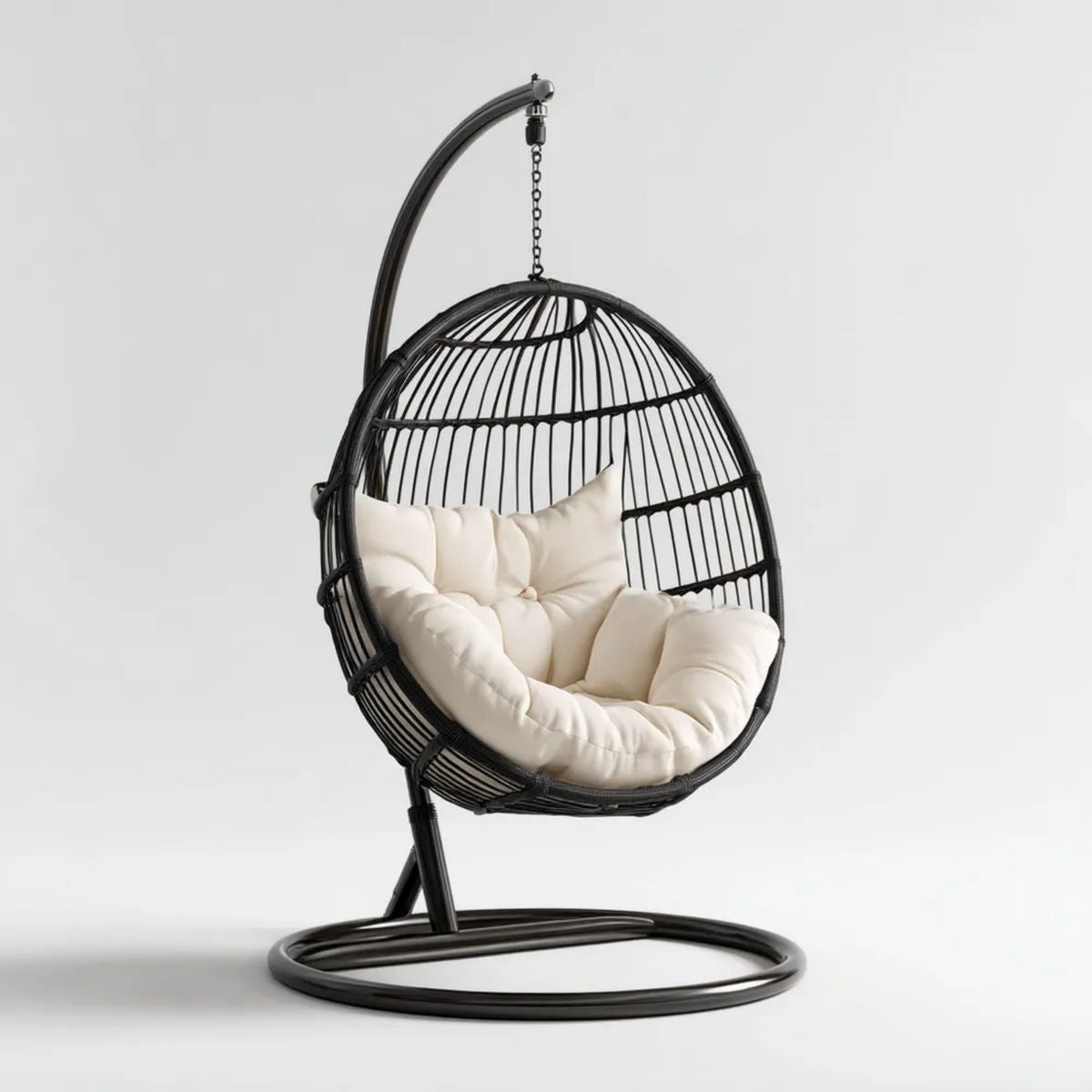 Hamak lub fotel wiszący, Czarna nóżka wiszące krzesło w stali stołowej i rattan PE z kremem do włosów poduszka, 95 x 95 x 195 cm