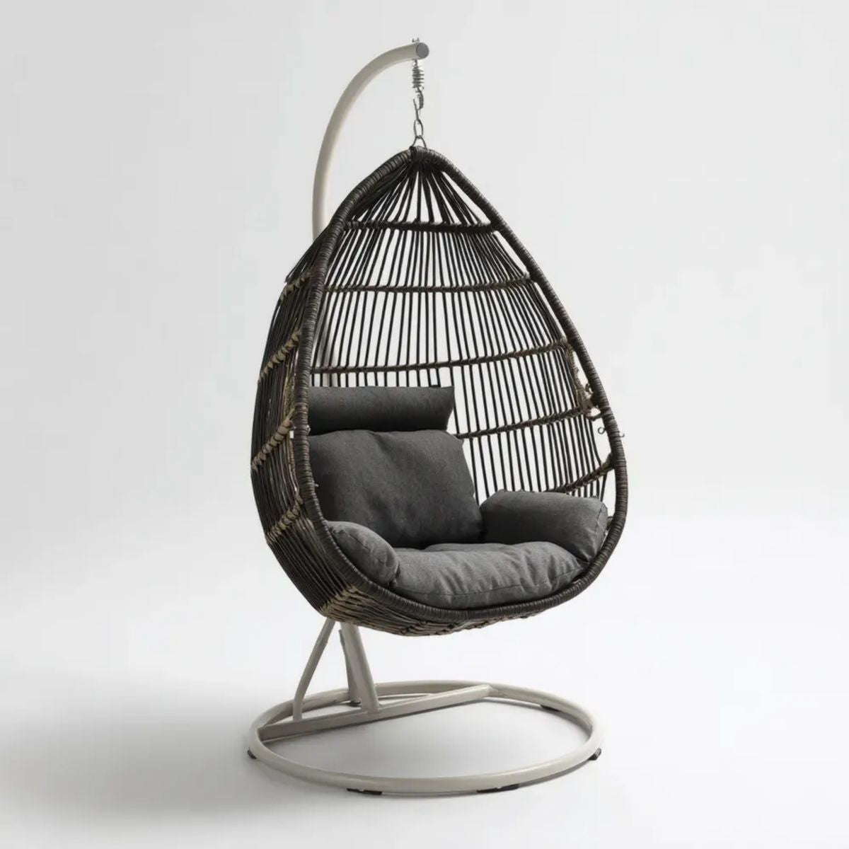 Hamak lub fotel wiszący, Wózek stojący w kolorze czarnym i szarym, stal i rattan 105 x 105 x 195 cm, kształt jajka